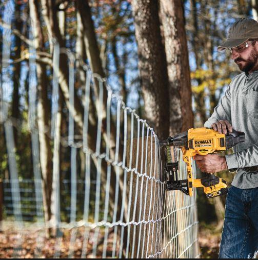 Using the Dewalt 9-gauge DCFS950 cordless fencing stapler